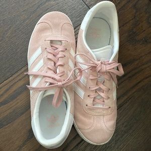 Women’s “gazelle” adidas